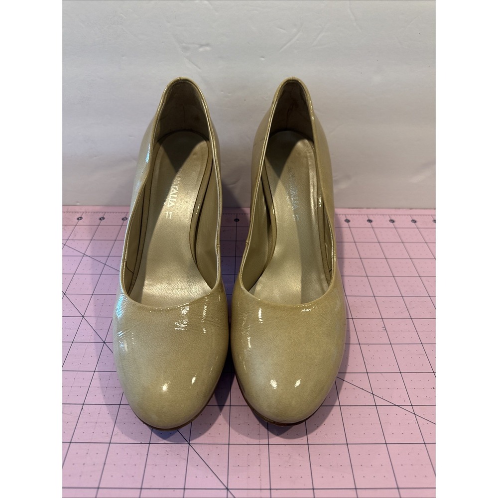 Aquatalia Italy Patent Leather Almond Toe Pump Beige Women Heels Size 11